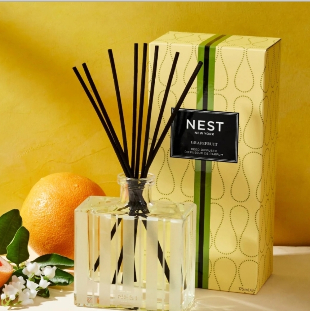 NEST Grapefruit Reed Diffuser - Picture 3 of 3